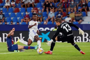 Ludnica - Šest golova, Levante izdržao sa igračem na golu, Jović umalo heroj!